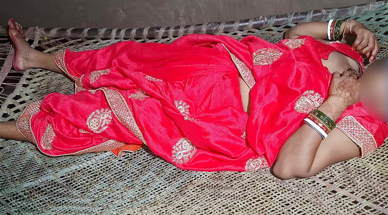 Indian Desi aunty closeup pussy fucking in hot saree