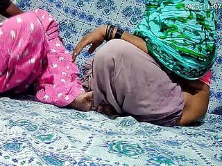 Mama indiană cu țâțe mari și tata face sex în spital