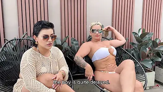 Orta yaşlı seksi üvey annem bana ücretsiz masaj yapıyor ama büyük zenci yarağı masözü ağzıma aldı