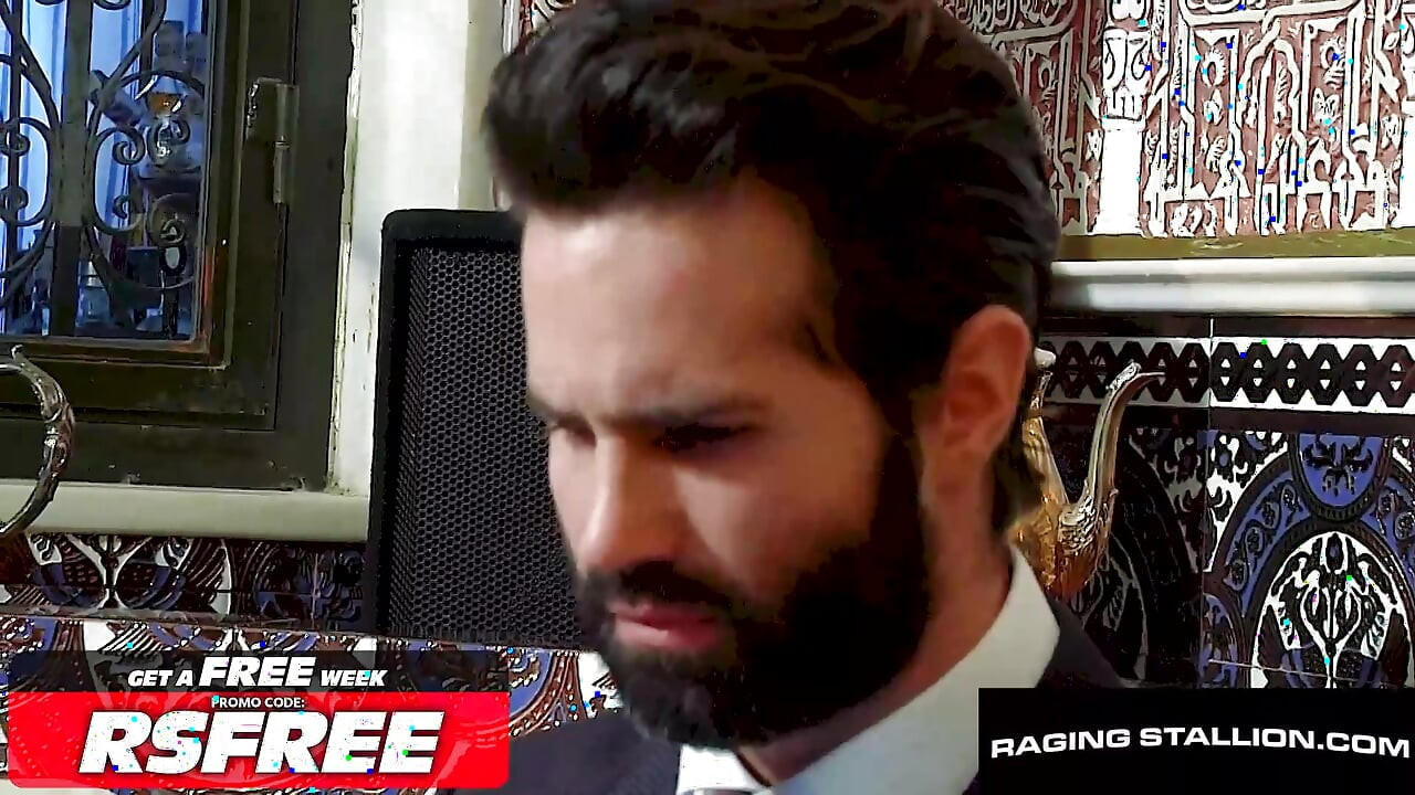 RAGING STALLION - Kayden Gray השרירי מזיין את דני רובלס המזוקן עד אובדן חושים בעבודה