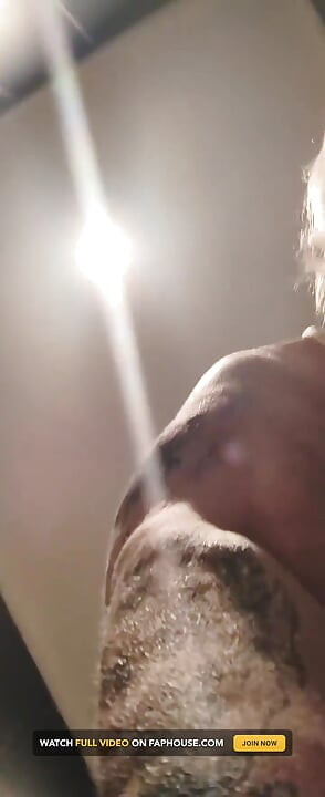 他要分享的老太太那裡發生了什麼