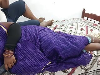 Desiタミル語継母は彼女の義理の息子とベッドを共有しました。彼は彼女を利用し、彼女を激しく犯した