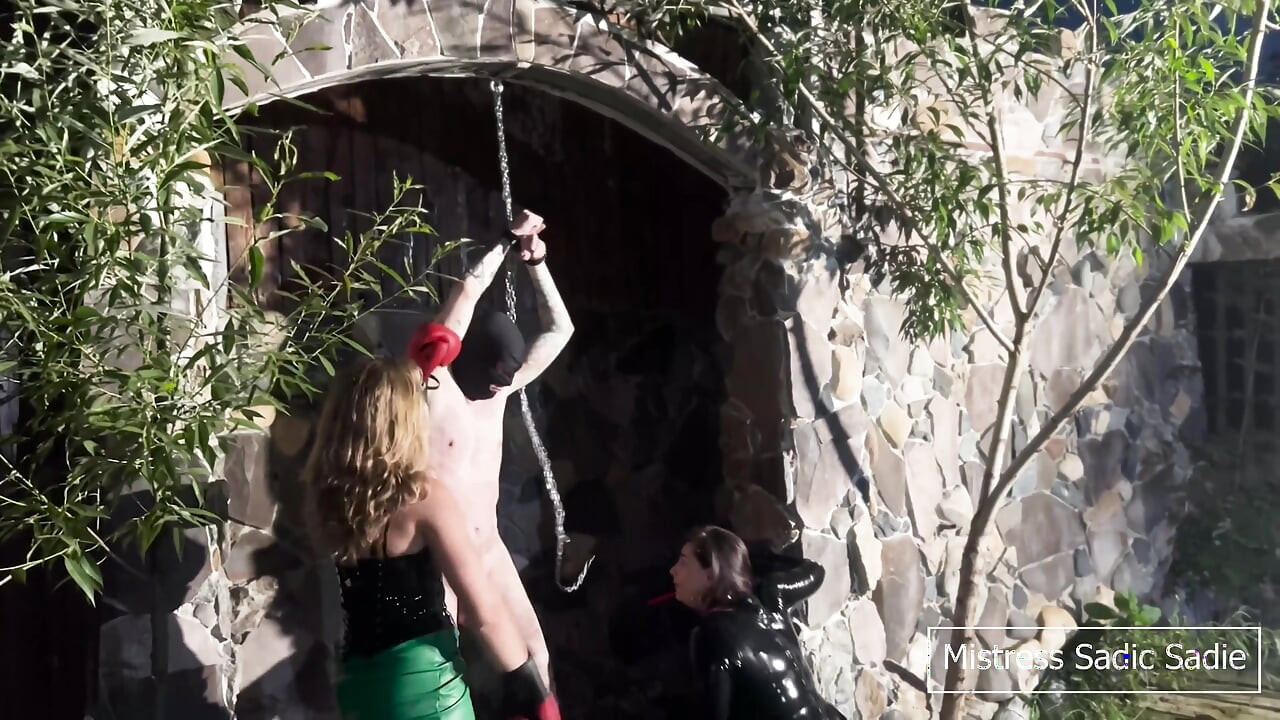 Electro Play, Boxing Gloves and Humiliation of a Slave in the Dark. How Fun!