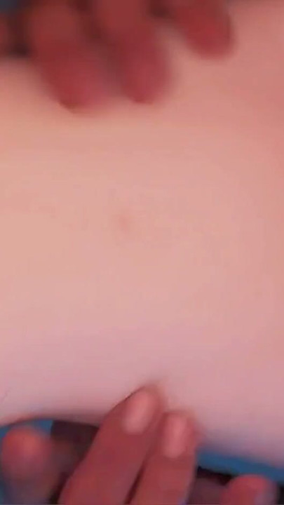 Me cogí el conchita rosa de mi hermanastra chiquita | Clip 2