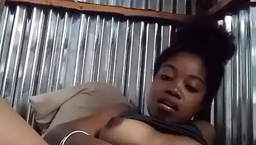 Aku seksi dan aku membelainya