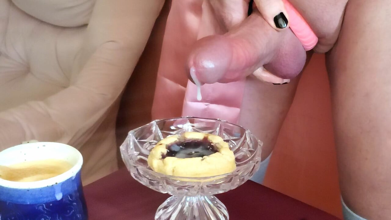 Rikki Ocean Leaks Cum on Her Breakfast Pastry