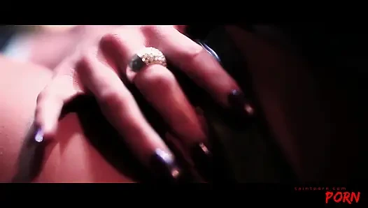 Carla Cox ve Megan Coxxx lastik şehvet içinde