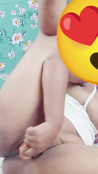 Shilpa bhabhi ne apni Choot ki nakle land  se apni pyas bujai | Clip 1