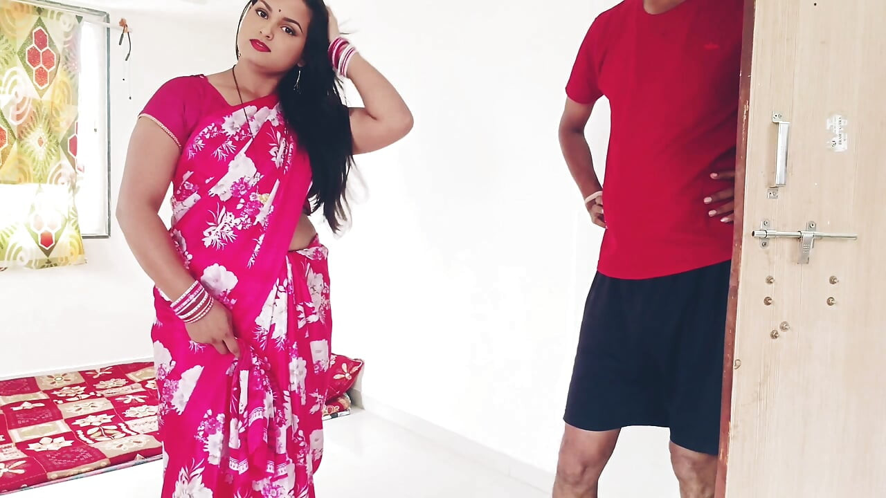 Gas cylinder delivery boy sexes Rhea Bhabhi in desi style