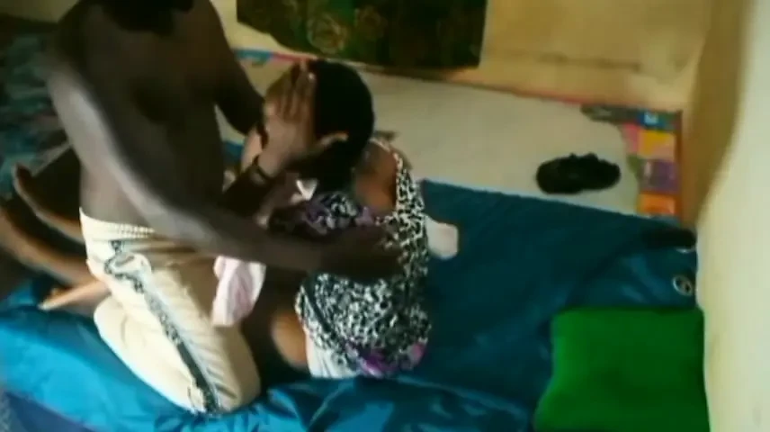 Afrikalı öğrenci öğretmeninin evinde