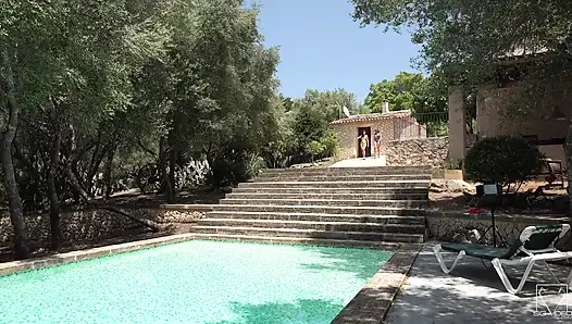 Lesbian Erotic Pee Games by Sara May and Valentina Bianco