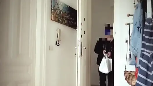 Pengiriman pelacur nakal!