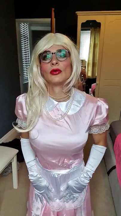 Feeling very pretty in pink. Do i make a good looking sissy?
