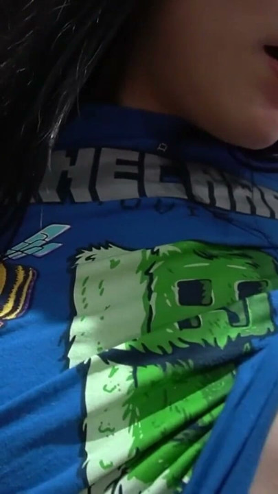 LA CHICA NERD SE LA COGEN POR EL CULO | Clip 2