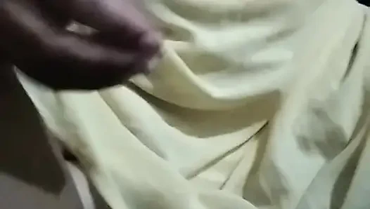 Pijat kontol dengan tetangga sangat menantang
