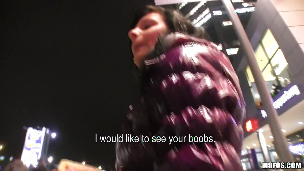 Public pickups - die freche brünette maja gibt wütenden blowjob pOV Und reitet Martin dann für einen tiefen creampie