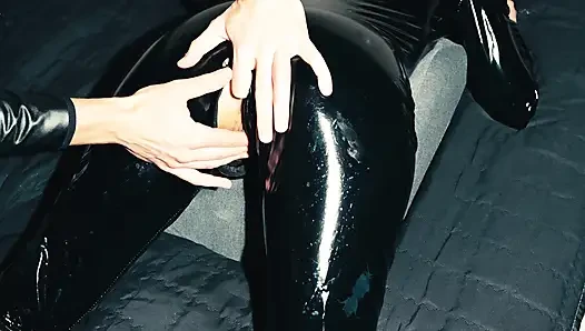 Er Wichst Mir Mit Einem Finger in Den Arsch