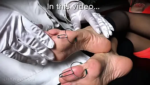 Asmr ayak masajı : yırtık külotlu çorap, yavaş eller, lilywow tedavi altında