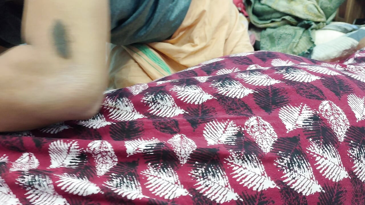 Ass kiss romance , Malayali girl hot ass kiss with romance in nighty