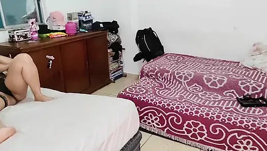 Aku bawa temanku ke rumahku sama istriku