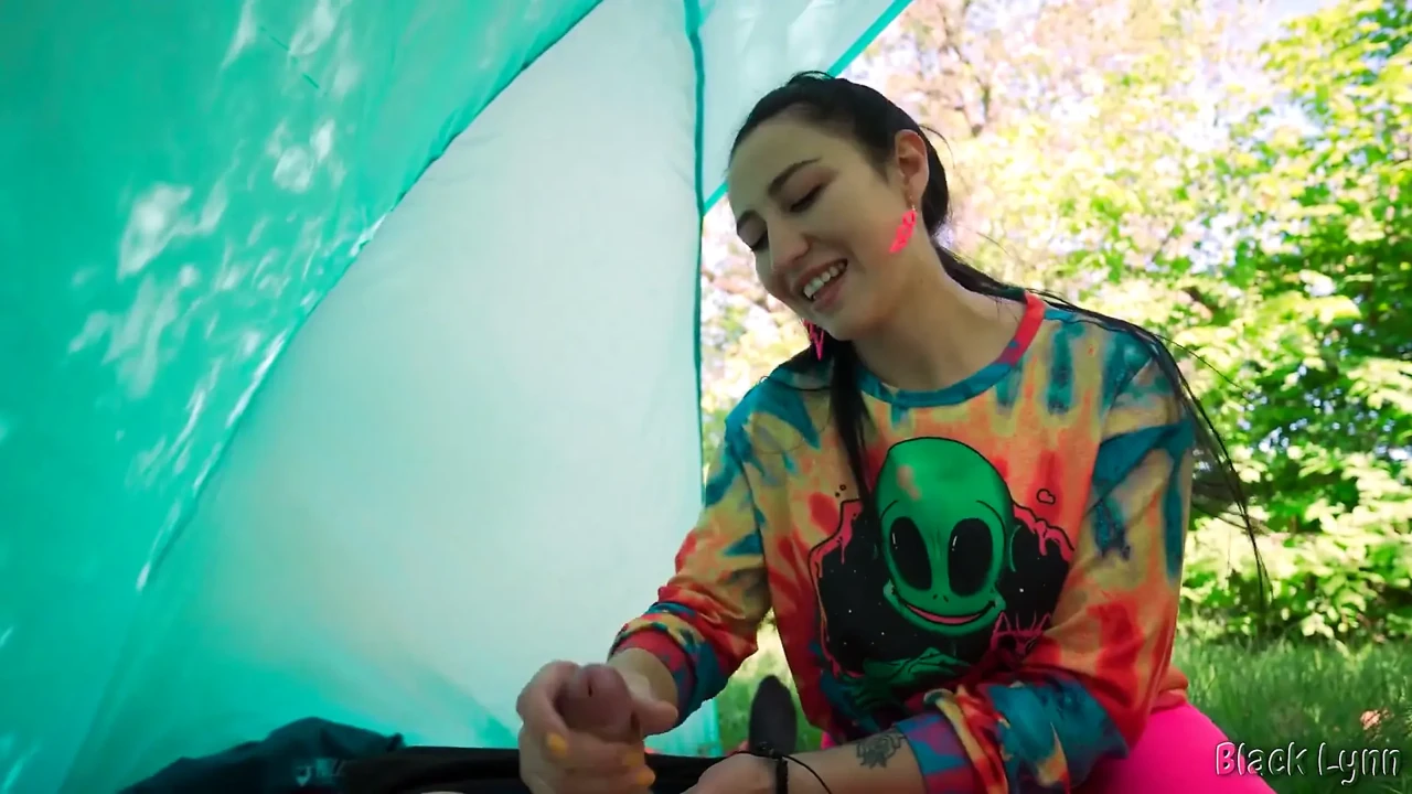 Brunette Hippie Makes Outdoor Handjob for Free