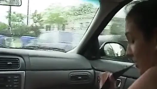 Крошку-брюнетку пальцами во время встречи в бурном любительском видео