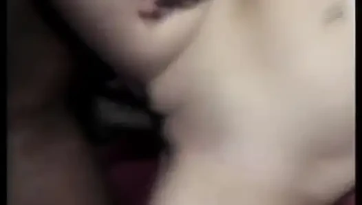 Beyaz sarışın kız ilk kez siyah yarağı alıyor