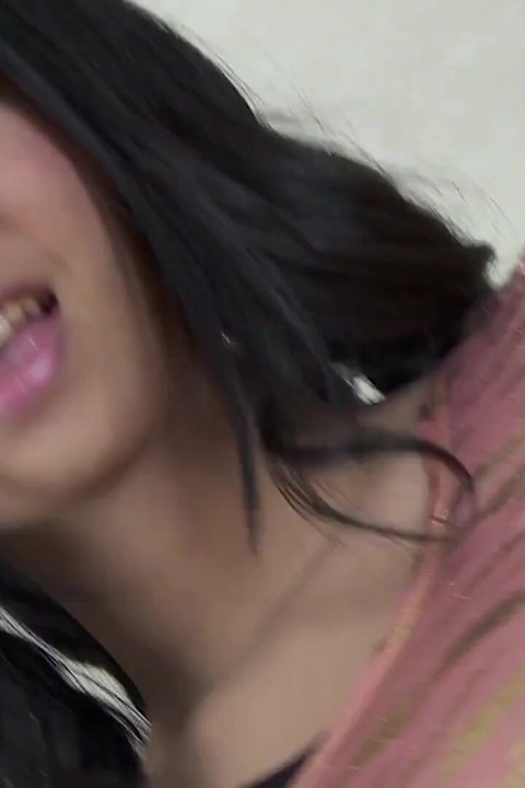 Peemai adora acariciar seu próprio pau pequeno