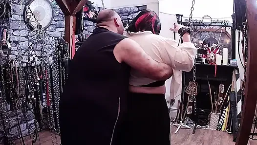 Часть 1: - Lanista Bear и Домина Satana принимают Stephnie_NIcole телевизоре в подземелье