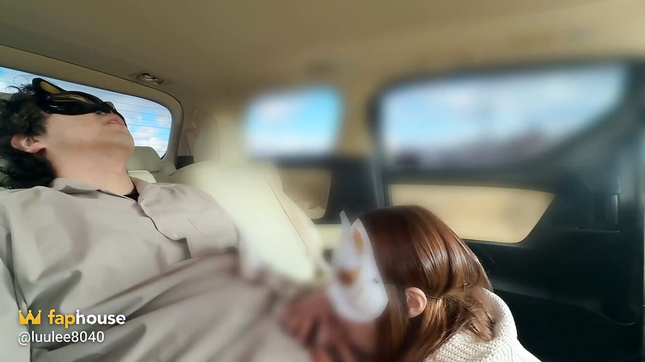 お互い嫉妬心から職場の駐車場でSex