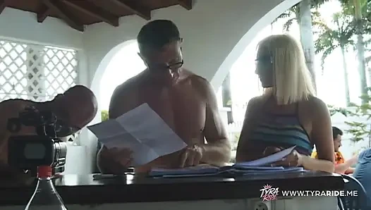 Blonde Gives Outdoor Blowjob on Cliff During Tropical Adult
