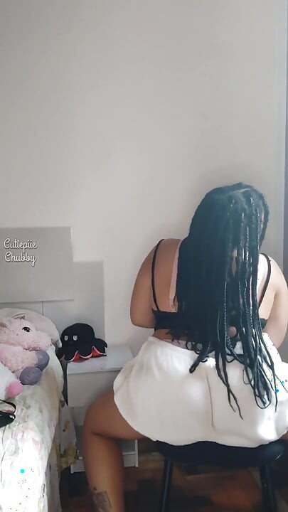 胖女人性感脫衣舞，帶扭臀和肛塞