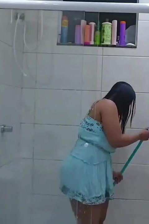 Папа заставил меня очистить ванная, пока наблюдают