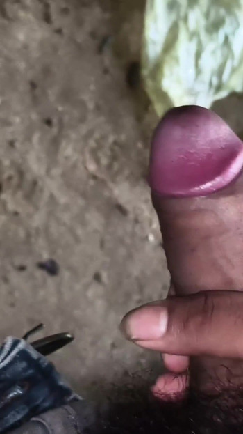 「18歳の若い村の少年がオナニーをしている」からの素晴らしい瞬間。インドの男の子ハードファックポルノビデオ。4Kポルノビデオ」