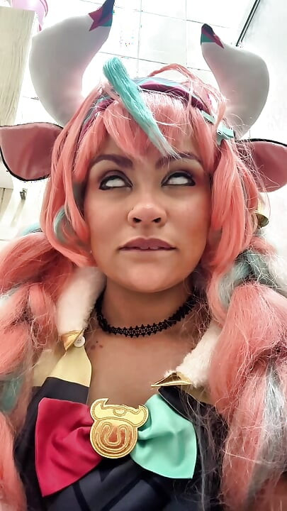 Fofa menina peida compilação de peidos altos com goofy bobo enfrenta reações