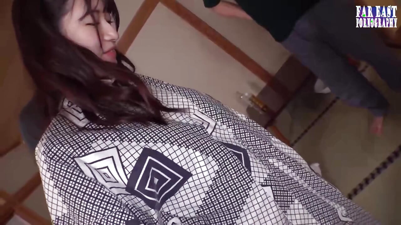 Wet-mark wander en quittant une piste coquine chatoyante partout où elle se barre en deuxième mi-temps