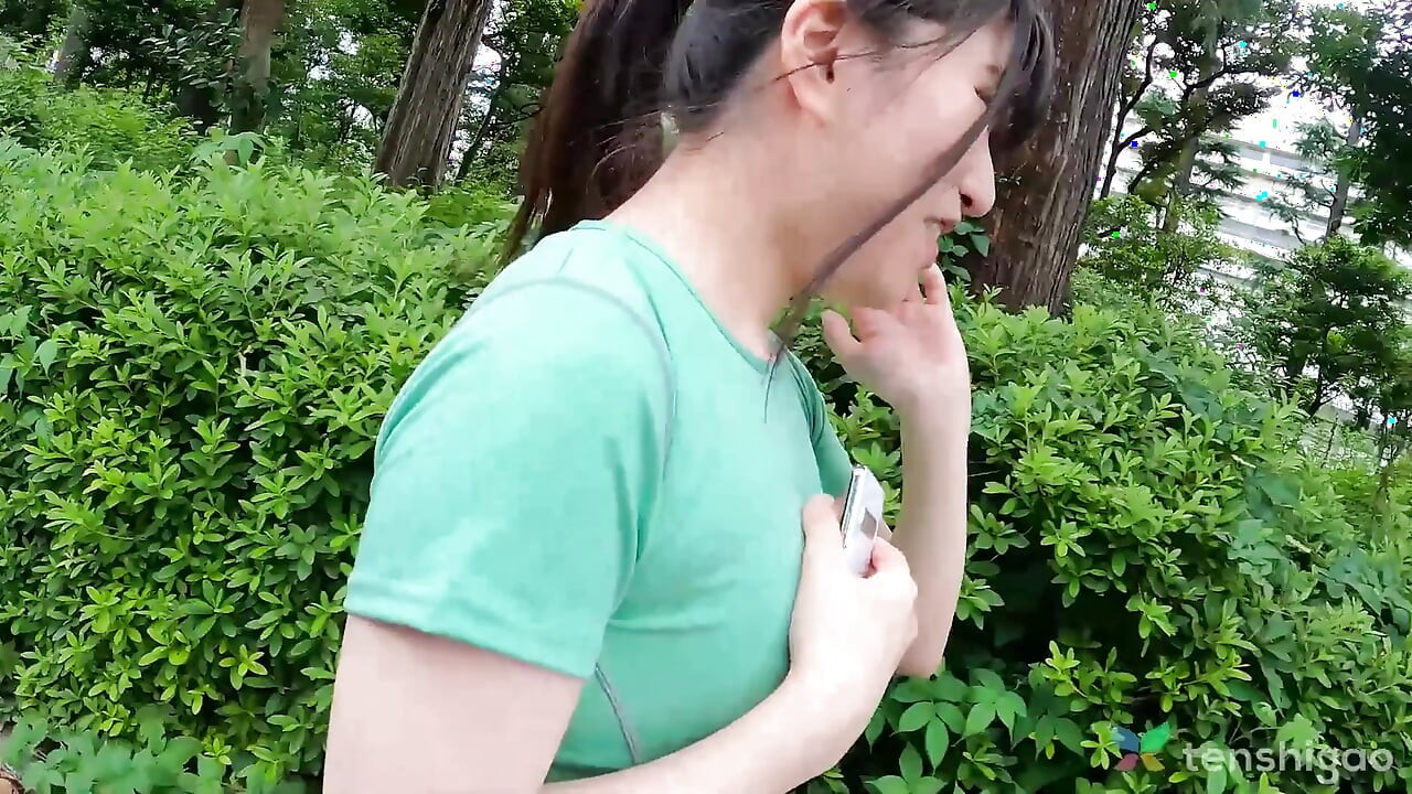 Kaho Hamazaki hamari pyari phis garl hai jo dopahar ke lie nagn khelna chahti hai