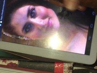 Éjaculation faciale pour Kareena Raand