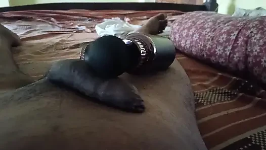 BDSM oyuncağıyla tek başına mastürbasyon yapıyor