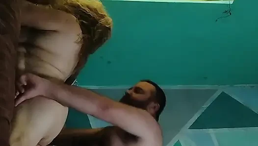 Büyük götlü olgun anne