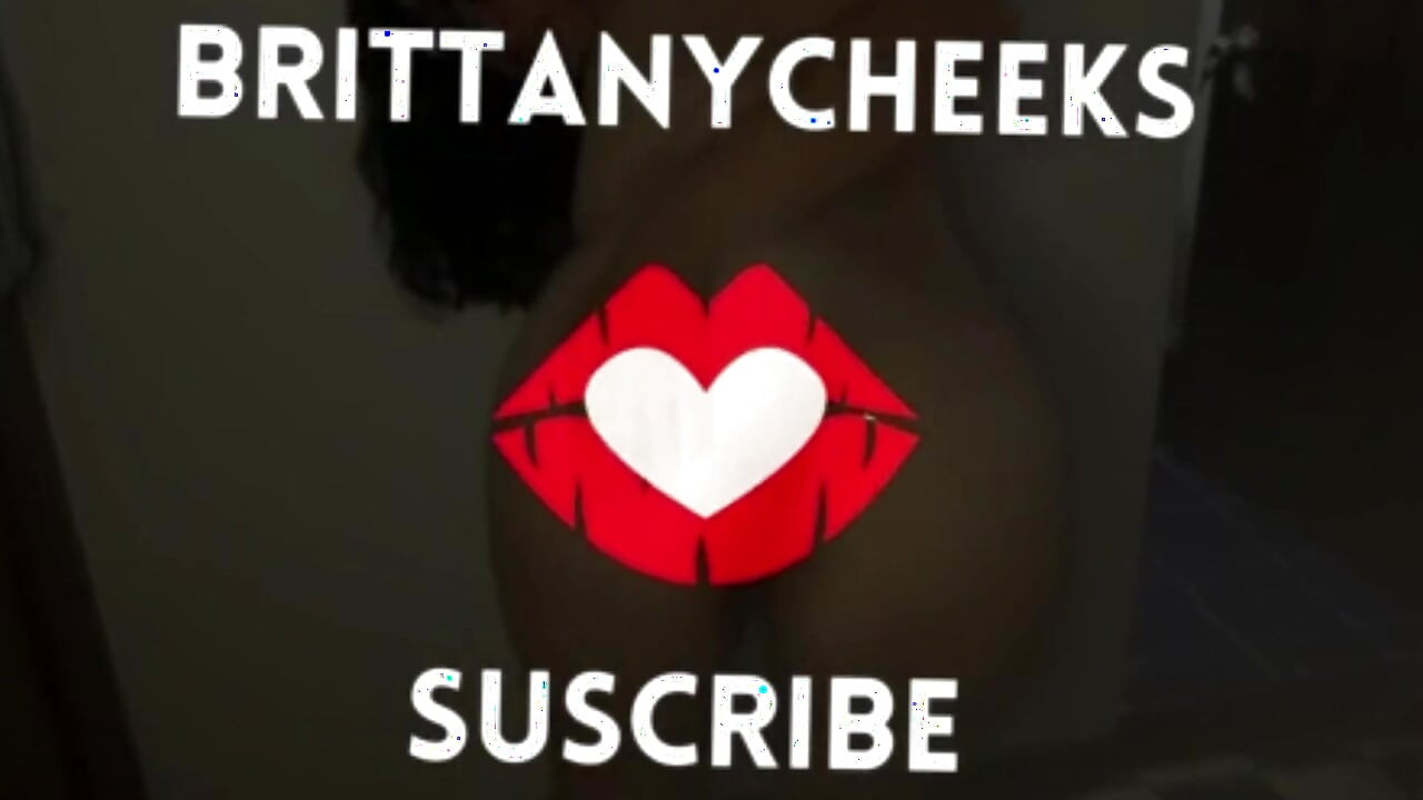 Odkrywam, że moja przyrodnia siostra robi porno