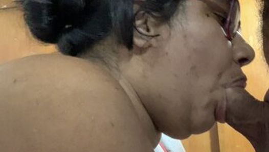 Une Colombienne avec un gros cul suce une bite mexicaine