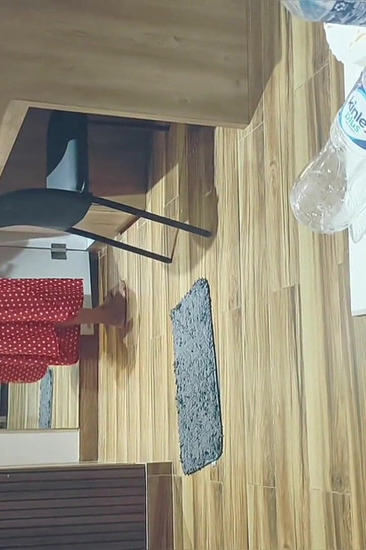 Odvedi šogoricu u hotel i Paellu.