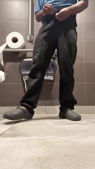 NSFW 私は仕事でとてもいたずらで、Pt2 に捕まりそうになりました