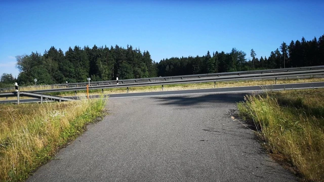 cumming at the highway fence