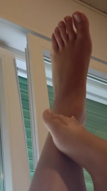 My girlfriend has such a big foot compared to mine