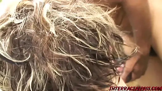 Kamu nggak perlu bertanya dua kali sama si tante seksi isabella ice yang lagi sange berat