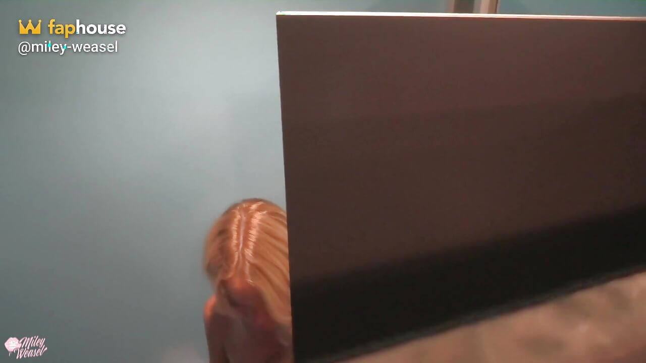 Kinky Slut Finds Dildo on Disco Toilet and Fucks Him