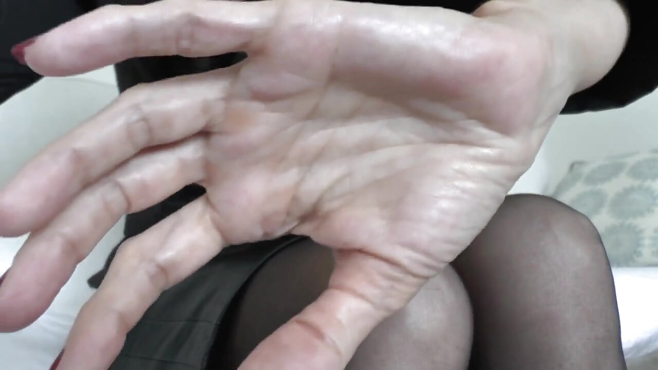 Beautiful Red Fingernails in Summer - Part 3, Lady Victoria Valente