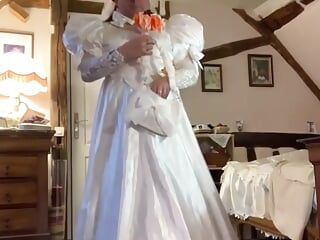 Ceci est ma première longue robe de mariée pour une soirée